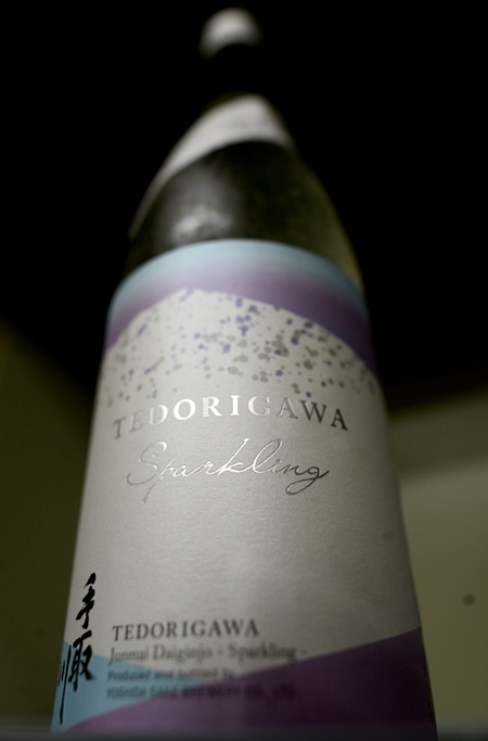 写真：手取川 Sparkling 純米大吟醸-大人の贅沢-
