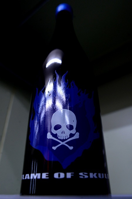 写真：両関 純米吟醸 FLAME OF SKULL