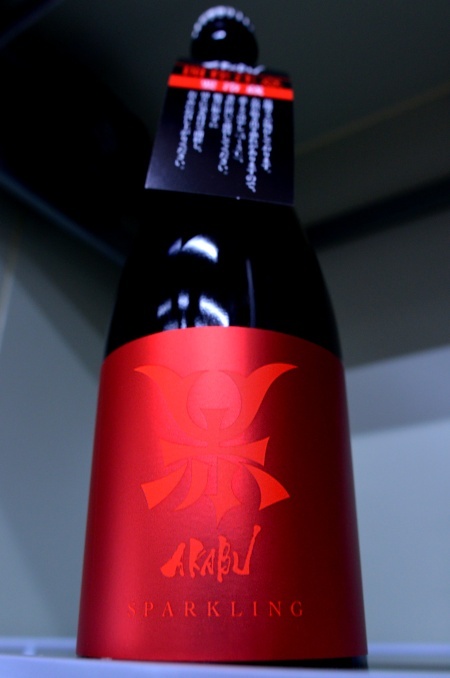 写真：AKABU SPARKLING RED EMBLEM