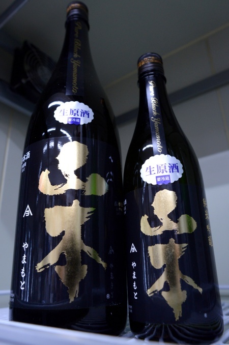 写真:山本 純米吟醸 ピュアブラック 生原酒