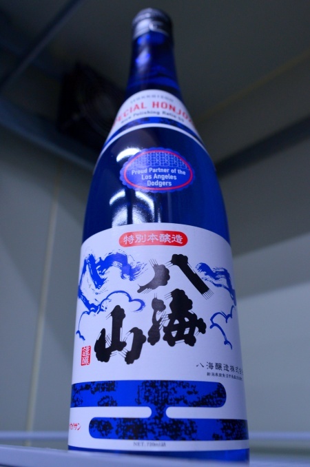 写真：八海山 特別本醸造 ブルーボトル