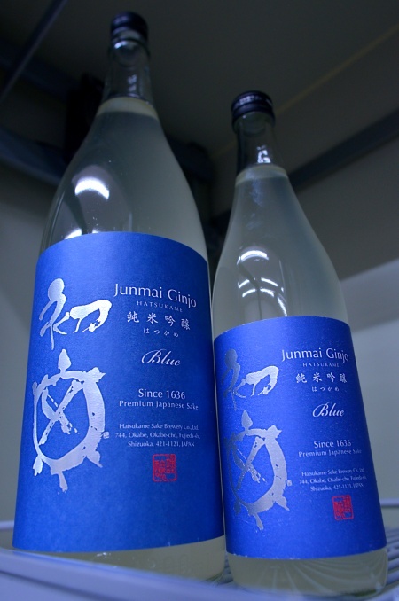 写真：初亀 純米吟醸 BLUE うすにごり
